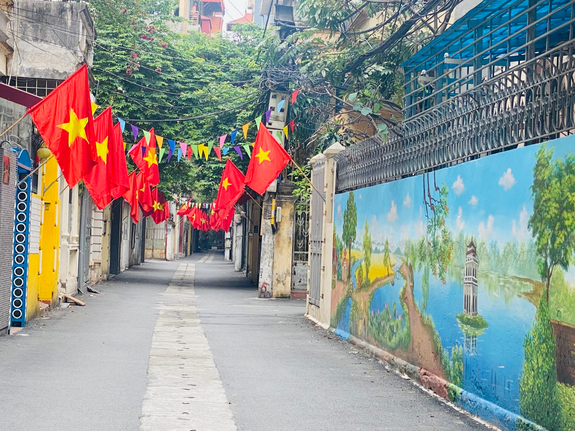 PHƯỜNG PHƯƠNG LIỆT RỰC RỠ CỜ HOA CHÀO ĐÓN NGÀY KỶ NIỆM 80 NĂM CÁCH MẠNG THÁNG TÁM THÀNH CÔNG VÀ QUỐC KHÁNH (2/9)- Ảnh 3.