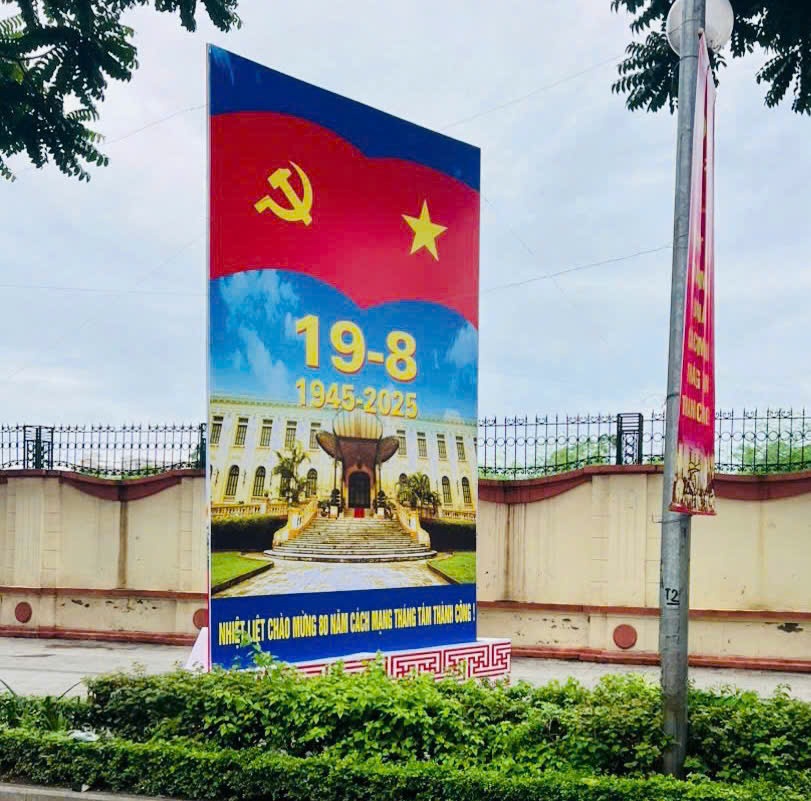 PHƯỜNG PHƯƠNG LIỆT RỰC RỠ CỜ HOA CHÀO ĐÓN NGÀY KỶ NIỆM 80 NĂM CÁCH MẠNG THÁNG TÁM THÀNH CÔNG VÀ QUỐC KHÁNH (2/9)- Ảnh 4.