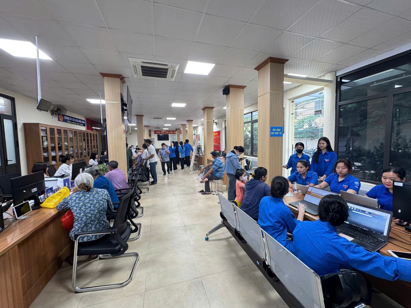 Tuổi trẻ Đan Phượng xung kích trong phong trào " Bình dân học vụ số"- Ảnh 1.