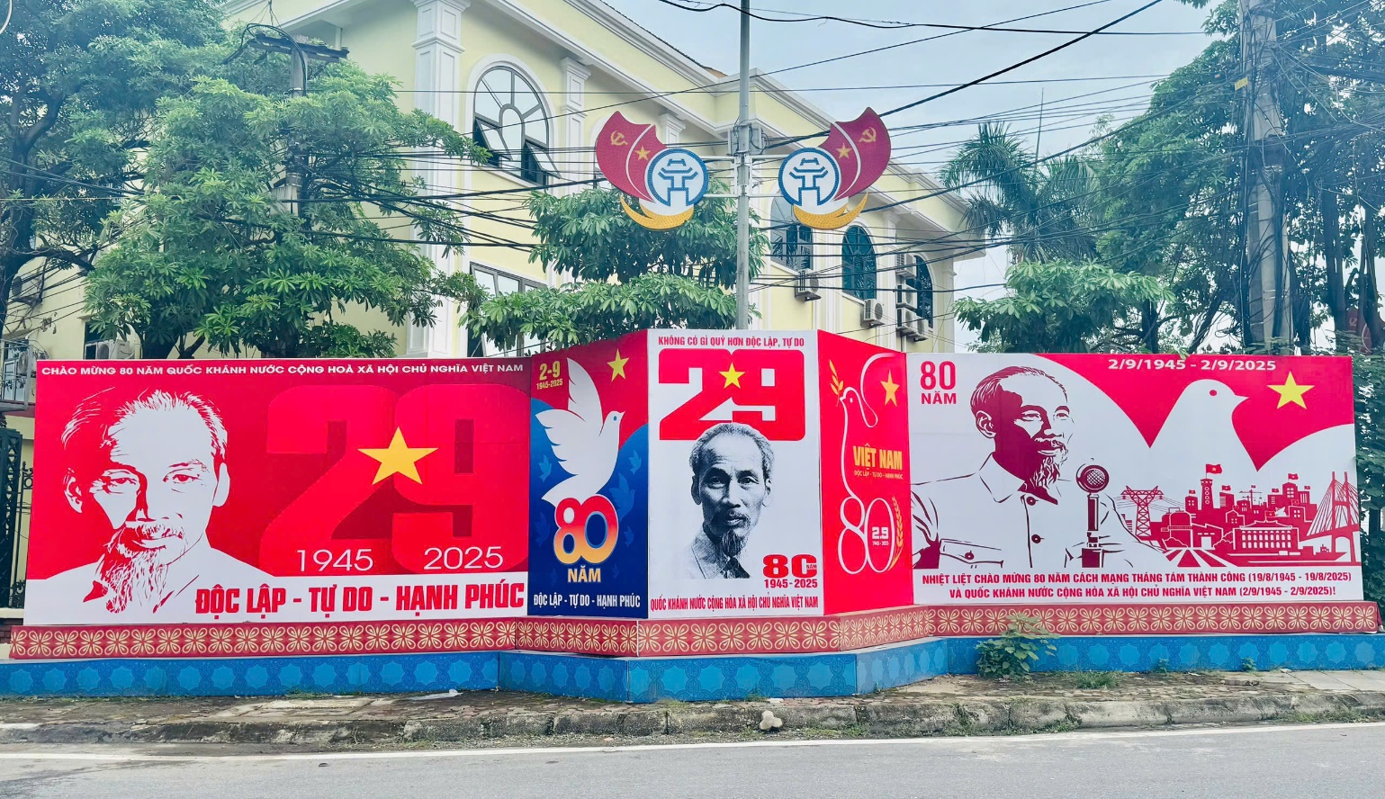 UBND xã Hoài Đức chỉ đạo tổ chức các hoạt động chào mừng kỷ niệm 80 năm Ngày Cách mạng tháng Tám thành công (19/8/1945-19/8/2025) và Quốc khánh nước CHXHCN Việt Nam (02/9/1945-02/9/2025)- Ảnh 1.