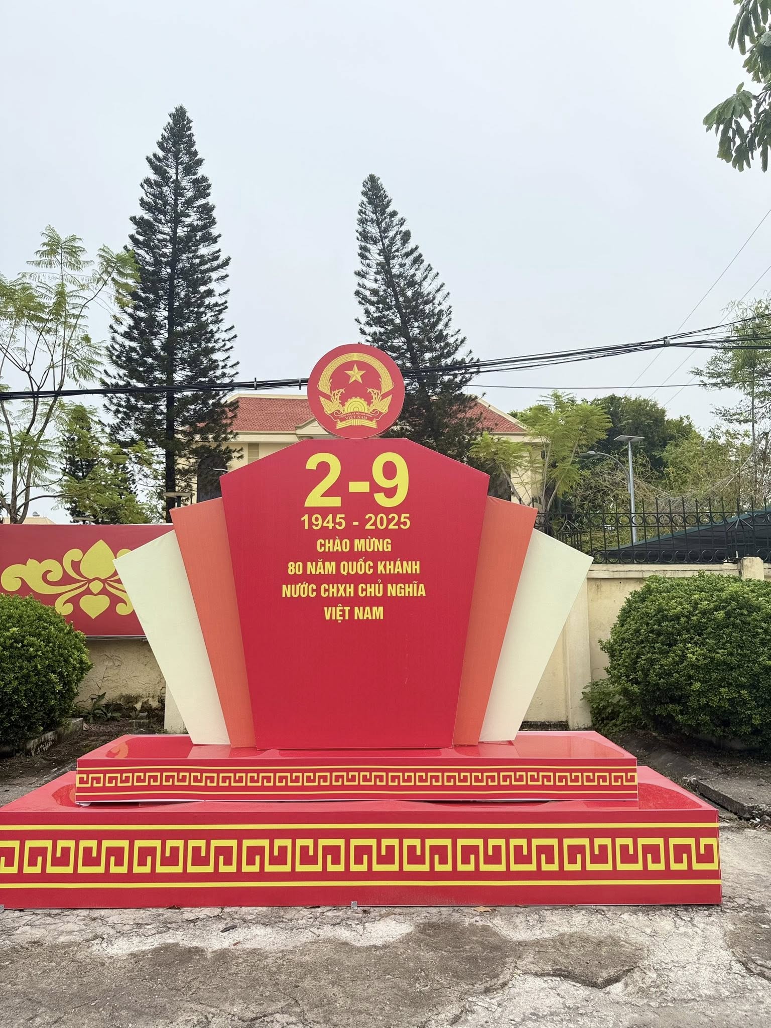 Xã Đan Phượng rực rỡ sắc cờ hoa chào mừng Kỷ niệm 80 năm Cách mạng tháng 8 thành công (19/8) và Quốc khánh nước CHXHCN Việt Nam (2/9)- Ảnh 2.