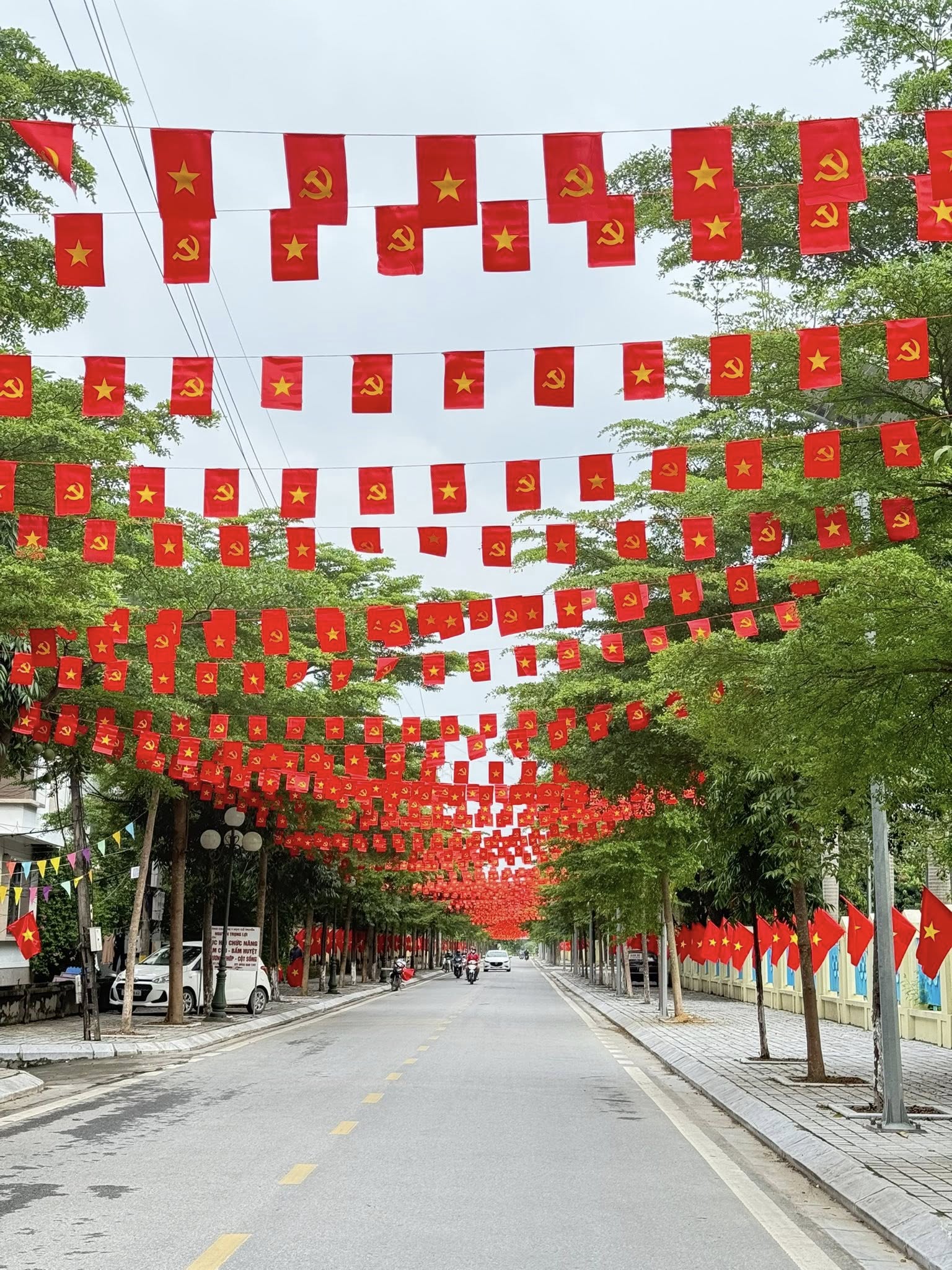 Xã Đan Phượng rực rỡ sắc cờ hoa chào mừng Kỷ niệm 80 năm Cách mạng tháng 8 thành công (19/8) và Quốc khánh nước CHXHCN Việt Nam (2/9)- Ảnh 4.