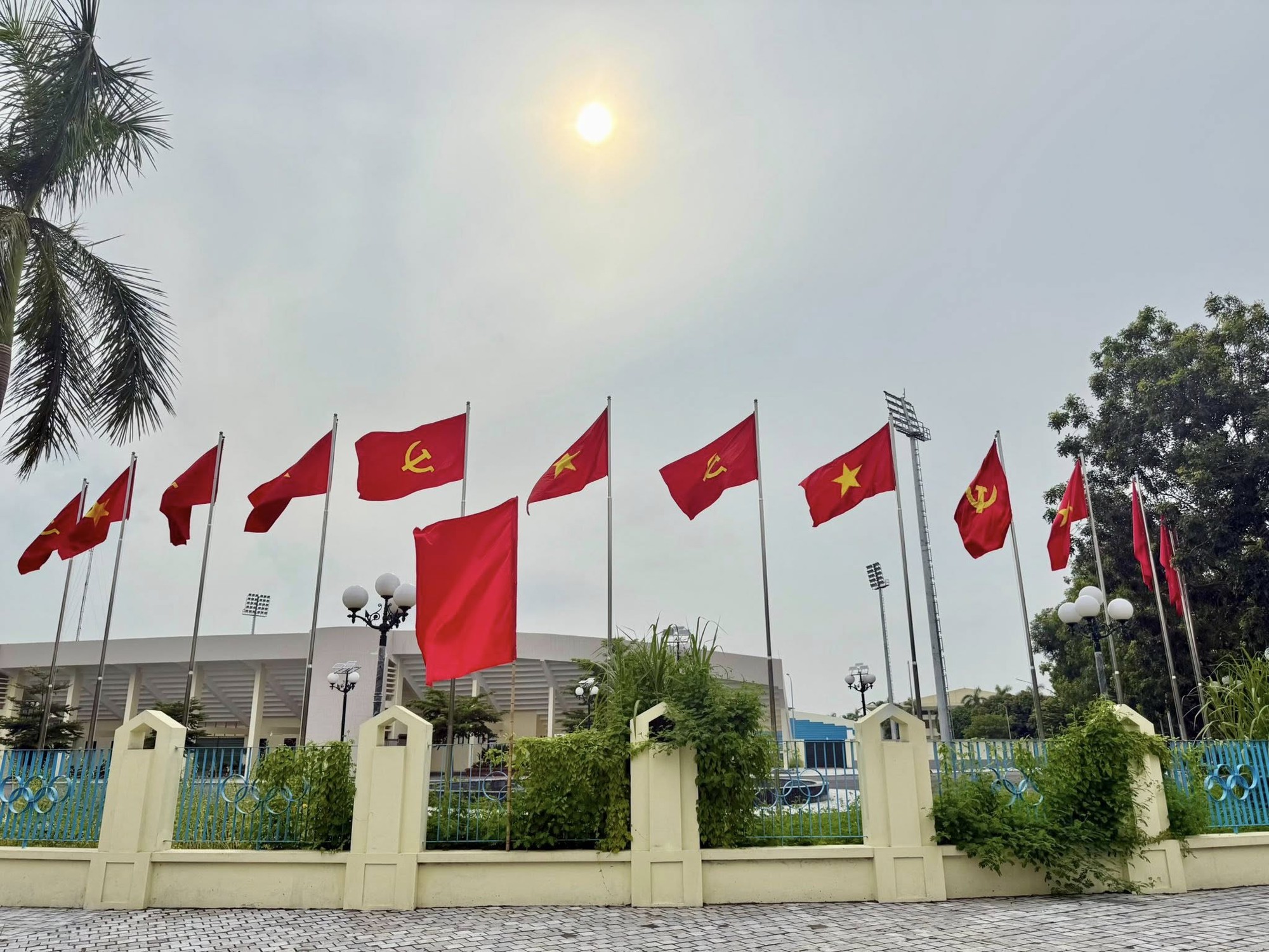 Xã Đan Phượng rực rỡ sắc cờ hoa chào mừng Kỷ niệm 80 năm Cách mạng tháng 8 thành công (19/8) và Quốc khánh nước CHXHCN Việt Nam (2/9)- Ảnh 6.