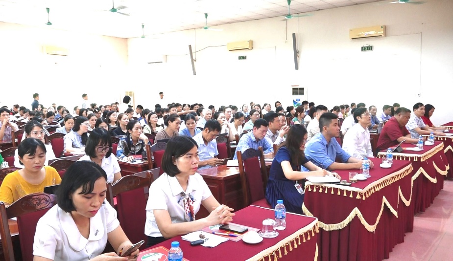 Xã Quảng Oai tổ chức tập huấn triển khai thực hiện thủ tục hành chính của Đảng trên Cổng Dịch vụ công Quốc gia- Ảnh 1.