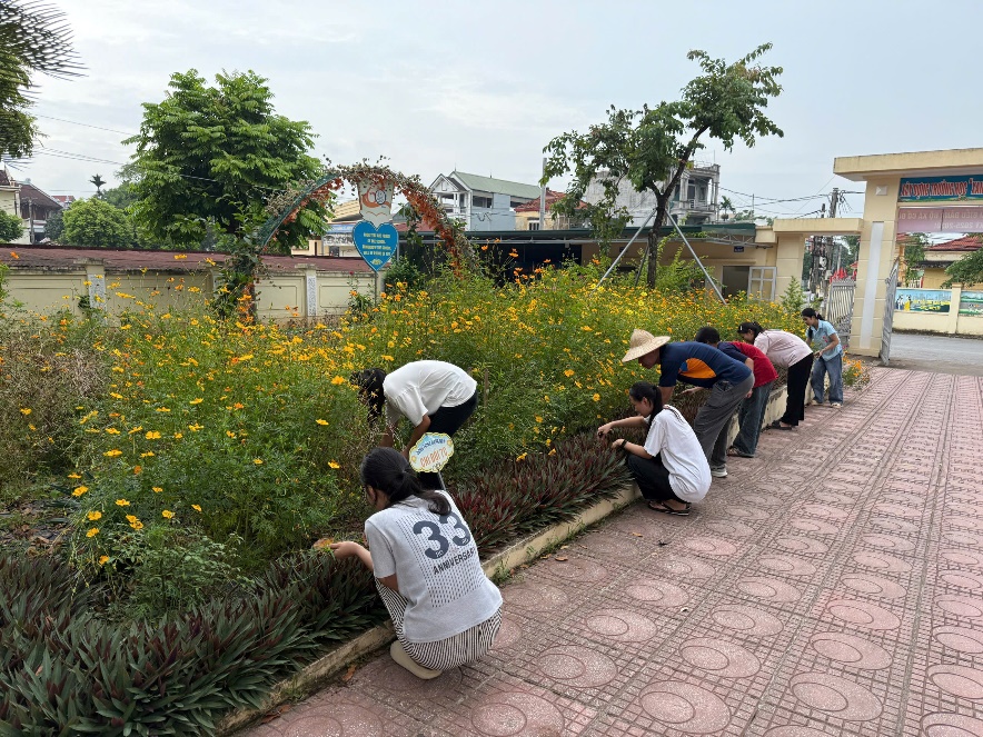 Trường THCS Phú Đông khí thế mới cho năm học mới 2025-2026.- Ảnh 1.