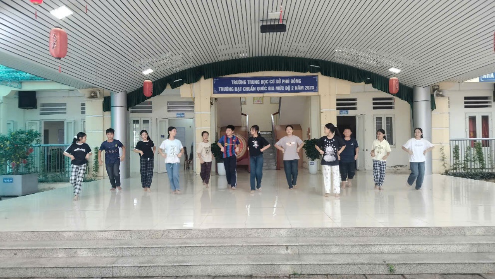 Trường THCS Phú Đông khí thế mới cho năm học mới 2025-2026.- Ảnh 3.