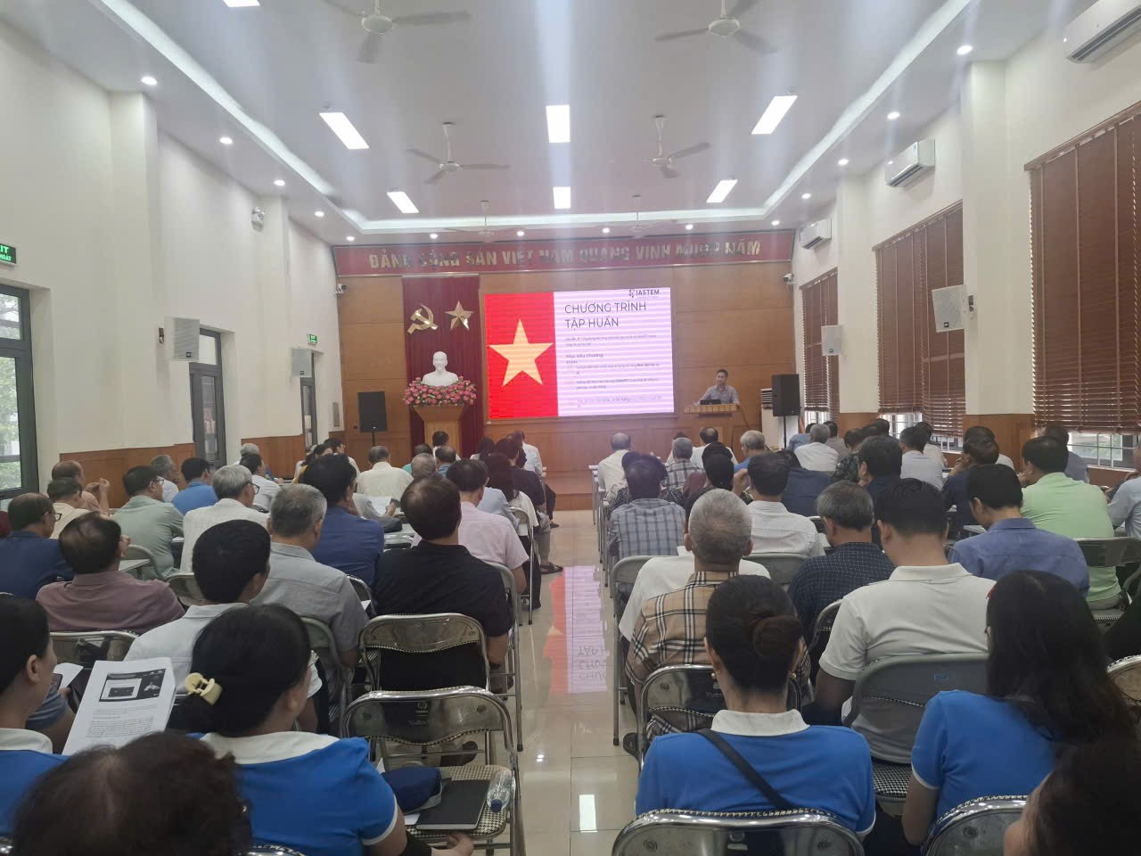 Phương Liệt tập huấn “Bình dân học vụ số” nâng cao năng lực chuyển đổi số cho đội ngũ bí thư chi bộ trực thuộc Đảng ủy phường- Ảnh 1.