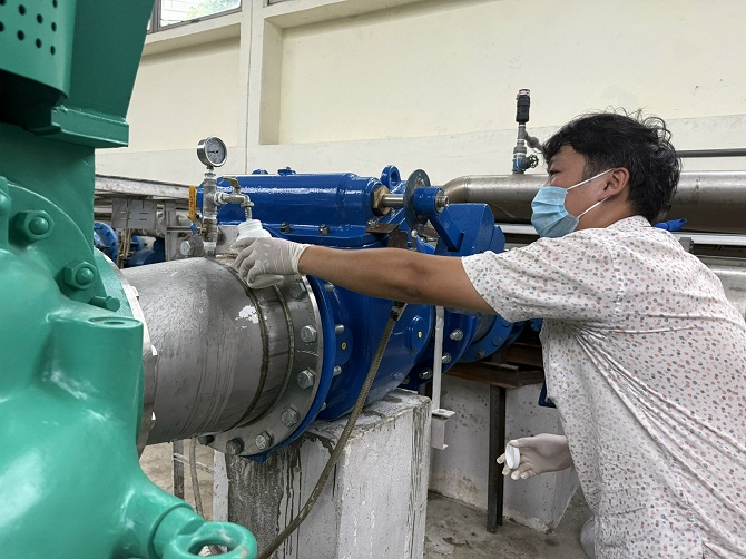 Kiểm tra, giám sát chất lượng nước sạch sử dụng cho mục đích sinh hoạt phục vụ Lễ Kỷ niệm A80- Ảnh 1.