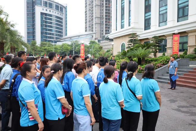 Phường Cầu Giấy huy động toàn dân chỉnh trang đô thị, phục vụ các ngày lễ lớn của dân tộc- Ảnh 2.