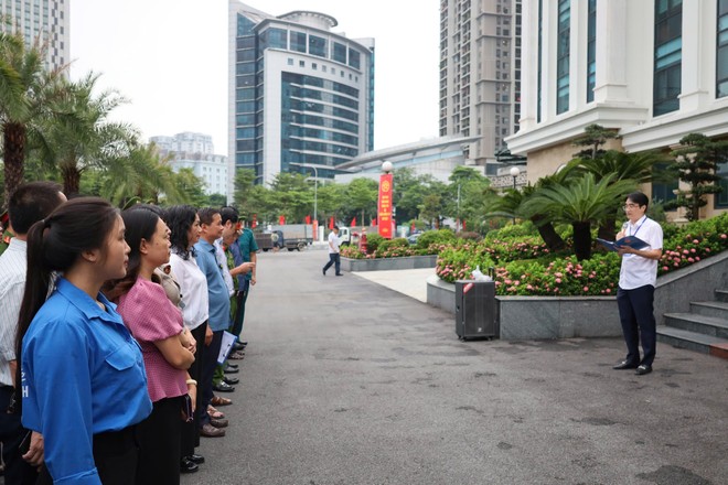 Phường Cầu Giấy huy động toàn dân chỉnh trang đô thị, phục vụ các ngày lễ lớn của dân tộc- Ảnh 1.