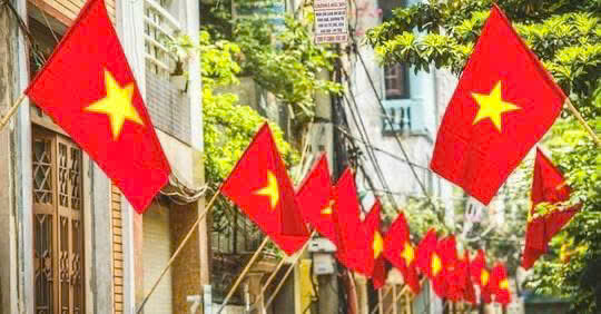 Tự hào treo cờ Tổ quốc chào mừng 80 năm cách mạng tháng tám và quốc khánh 2/9- Ảnh 1.