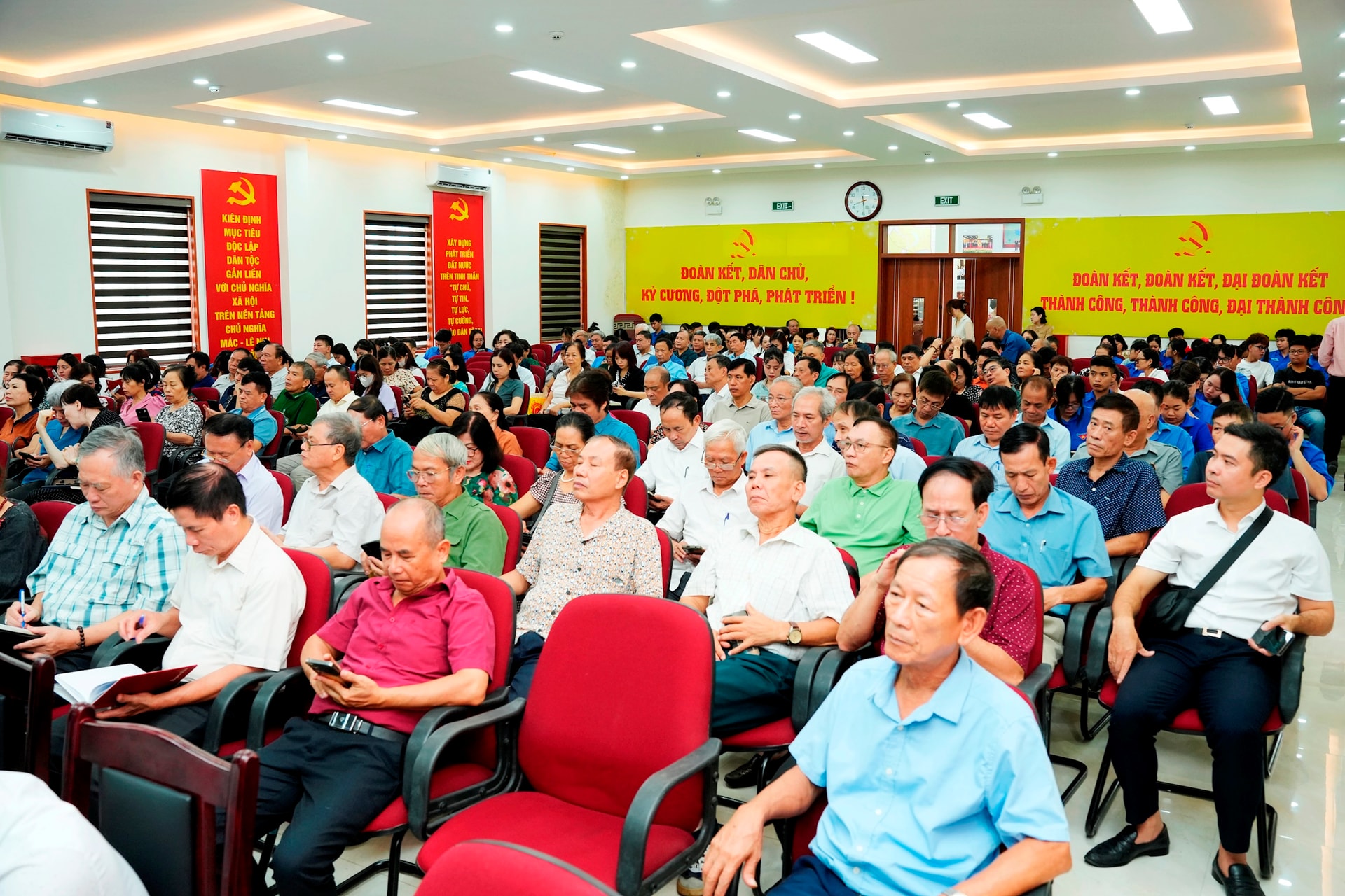 Phường Định Công phát động phong trào “Bình dân học vụ số”- Ảnh 2.