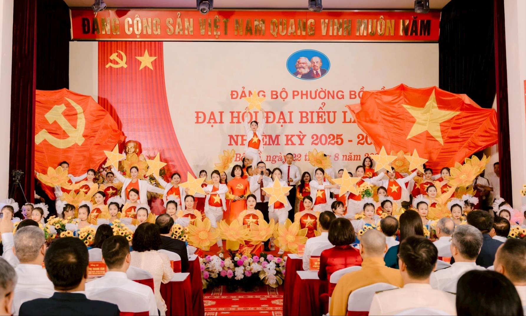 Đại hội đại biểu Đảng bộ phường Bồ Đề lần thứ I, nhiệm kỳ 2025-2030 thành công tốt đẹp- Ảnh 1.