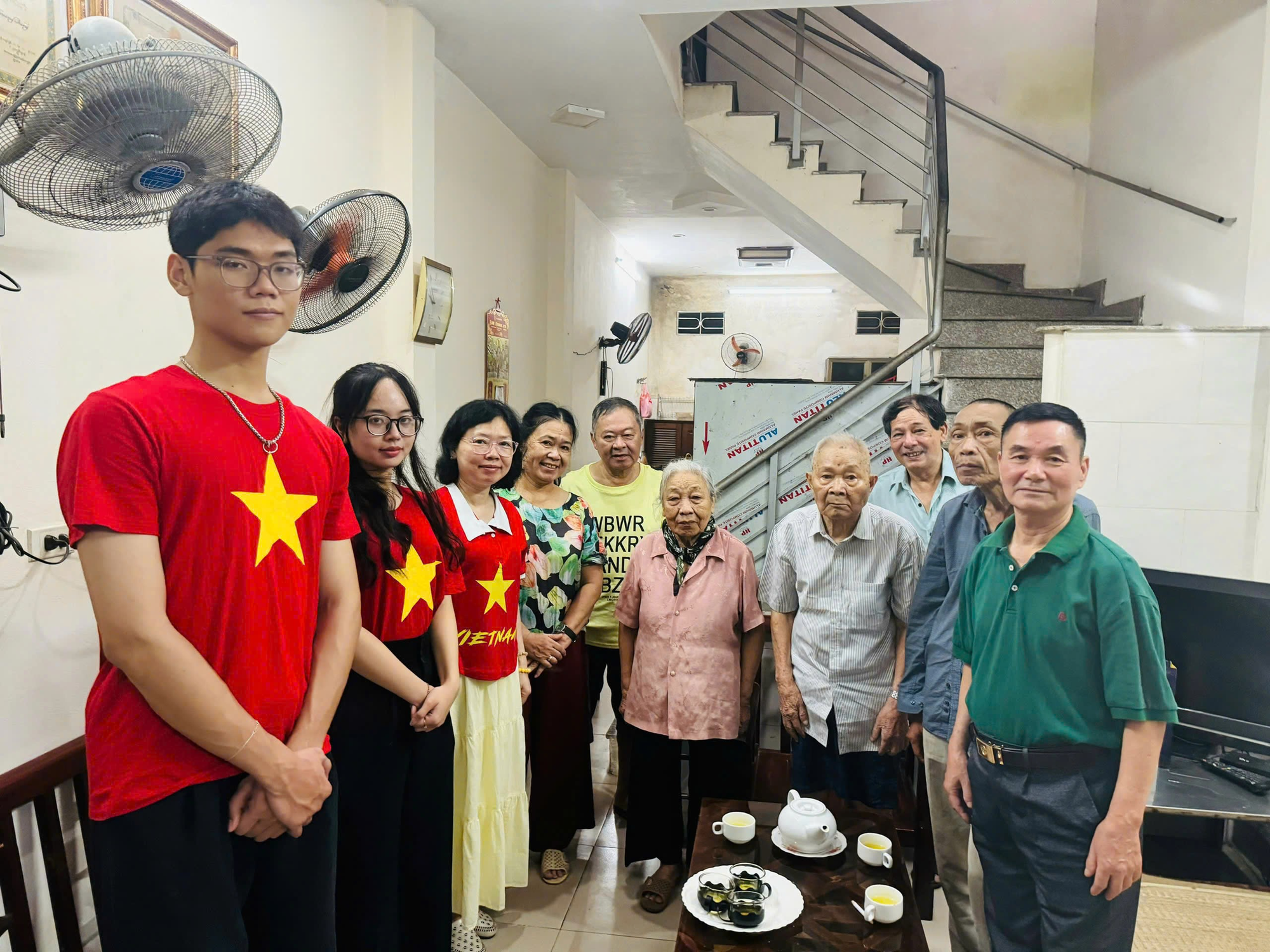 KỶ NIỆM 80 NĂM CÁCH MẠNG THÁNG TÁM VÀ QUỐC KHÁNH 2/9- THẦY VÀ TRÒ THCS HOÀNG MAI VỚI HÀNH TRÌNH GÌN GIỮ NGỌN LỬA CÁCH MẠNG- Ảnh 1.