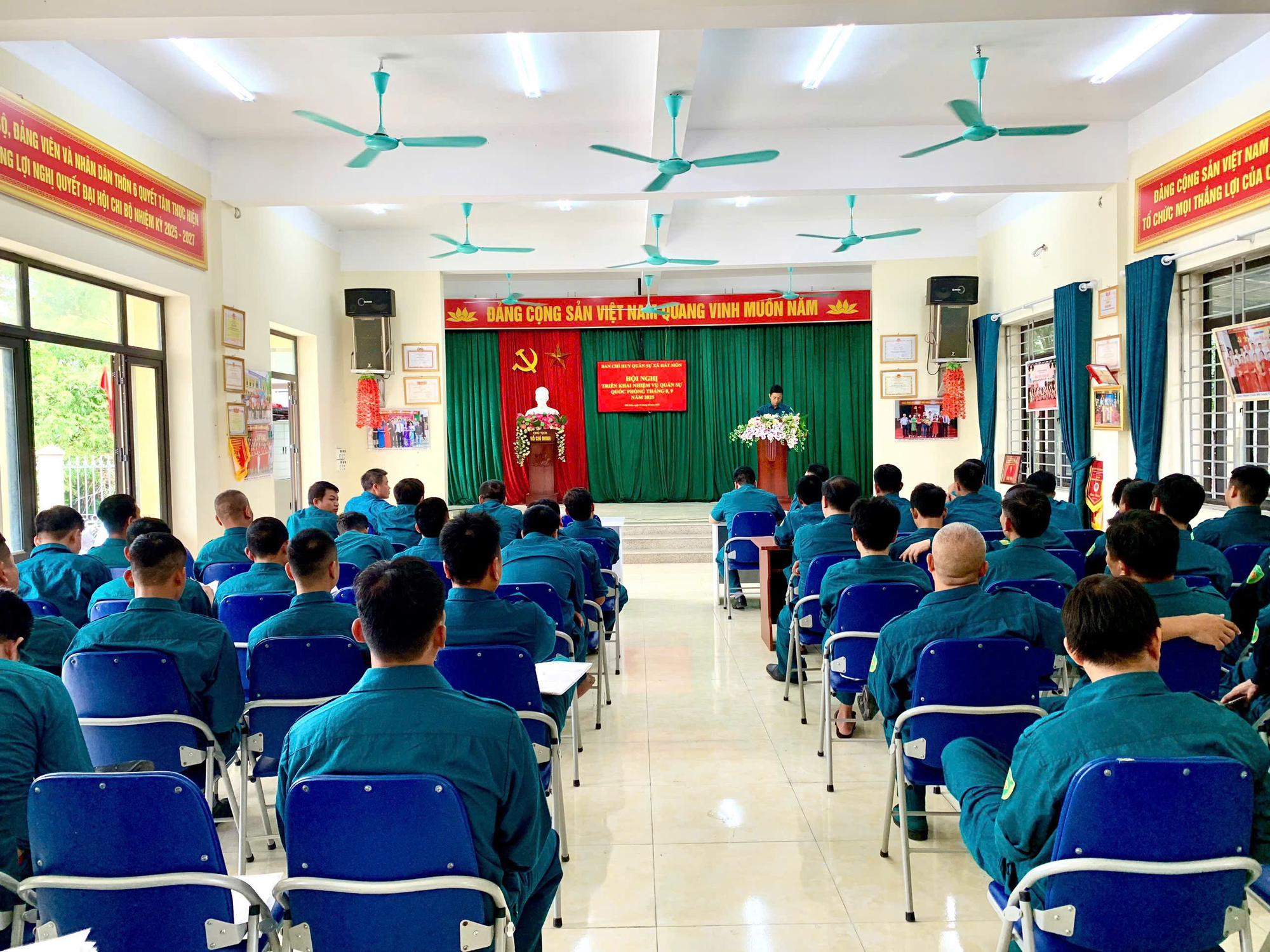 BAN CHỈ HUY QUÂN SỰ XÃ HÁT MÔN THÀNH PHỐ HÀ NỘI TỔ CHỨC GIAO BAN TRIỂN KHAI NHIỆM VỤ THÁNG 8,9 NĂM 2025- Ảnh 1.