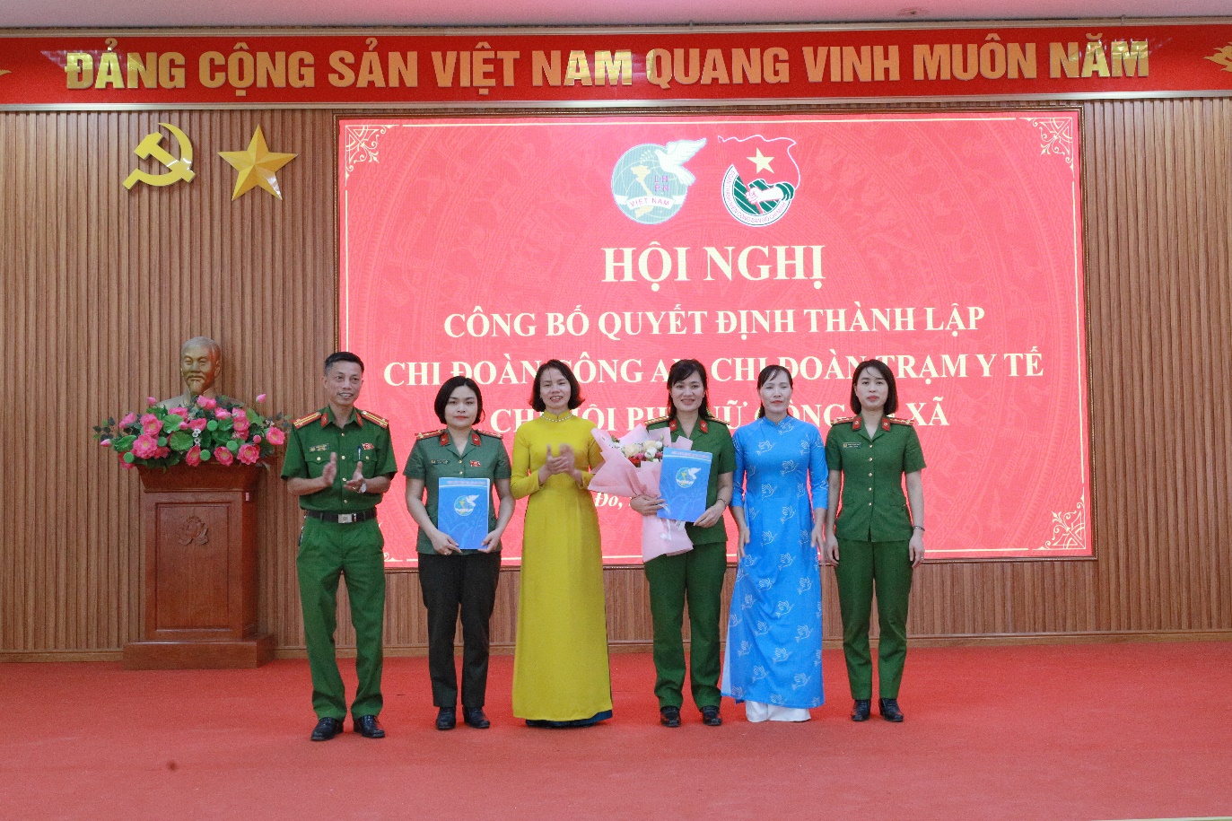 Hội nghị công bố quyết định thành lập Chi đoàn Công an xã, Chi đoàn Trạm Y tế xã và Chi hội Phụ nữ Công an xã.- Ảnh 2.