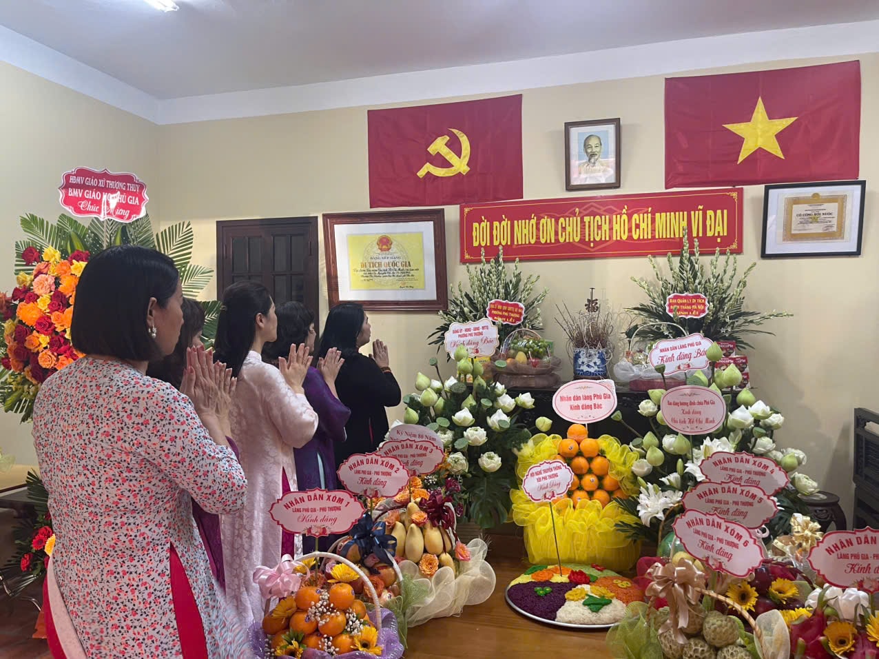 Phường Phú Thượng gắn biển công trình lưu niệm 80 năm Chủ tịch Hồ Chí Minh về ở, làm việc- Ảnh 4.