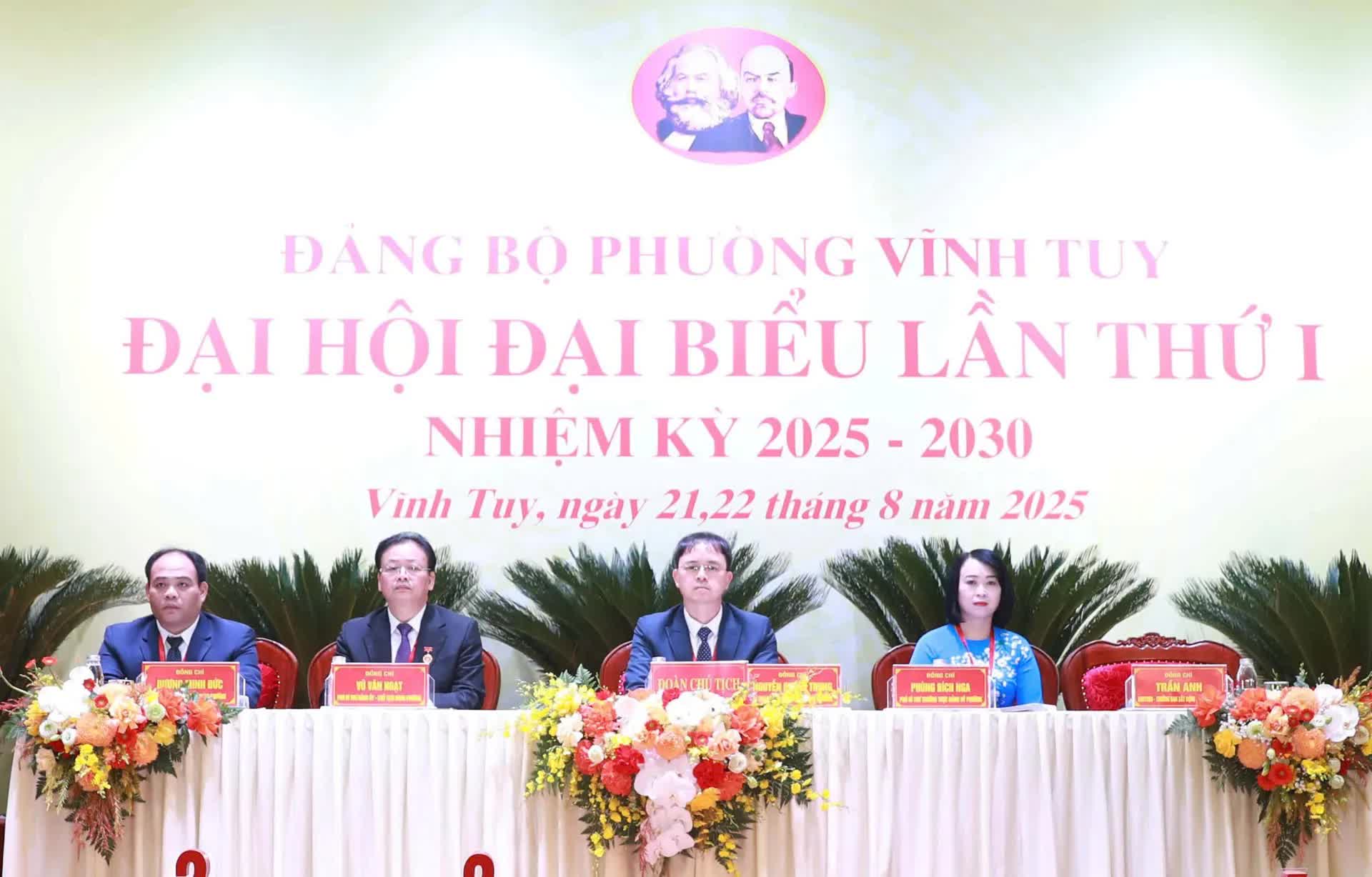 239 đại biểu dự Đại hội đại biểu Đảng bộ phường Vĩnh Tuy lần thứ I, nhiệm kỳ 2025-2030- Ảnh 2.