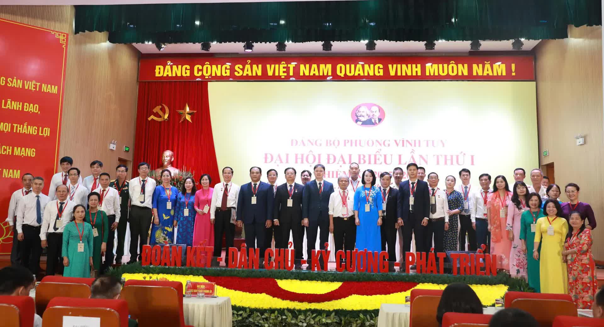 239 đại biểu dự Đại hội đại biểu Đảng bộ phường Vĩnh Tuy lần thứ I, nhiệm kỳ 2025-2030- Ảnh 7.