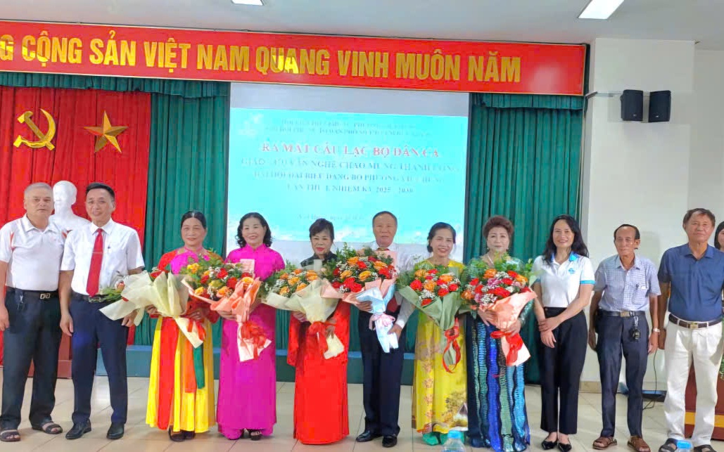Hội LHPN phường Việt Hưng ra mắt CLB dân ca, giao lưu văn nghệ chào mừng thành công Đại hội đại biểu đảng bộ Phường lần thứ I, nhiệm kỳ 2025-2030