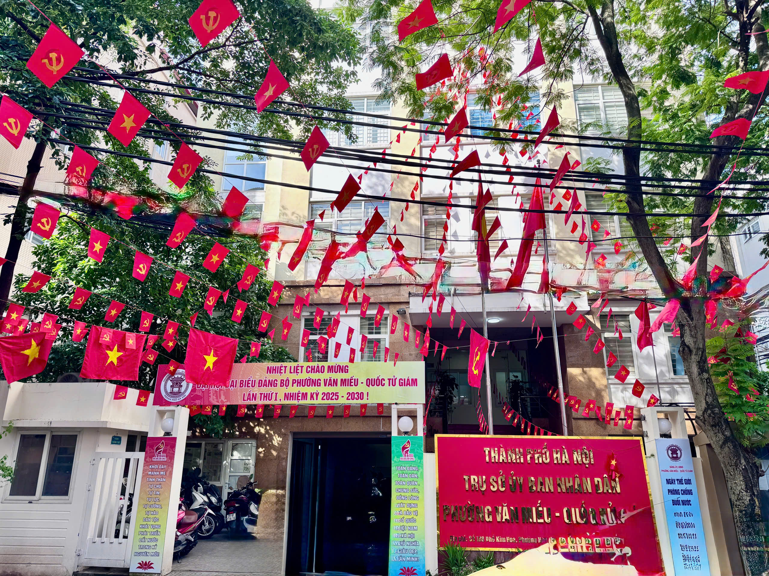 SẮC ĐỎ TRONG NHỮNG NGÀY THÁNG LỊCH SỬ CỦA DÂN TỘC- Ảnh 1.