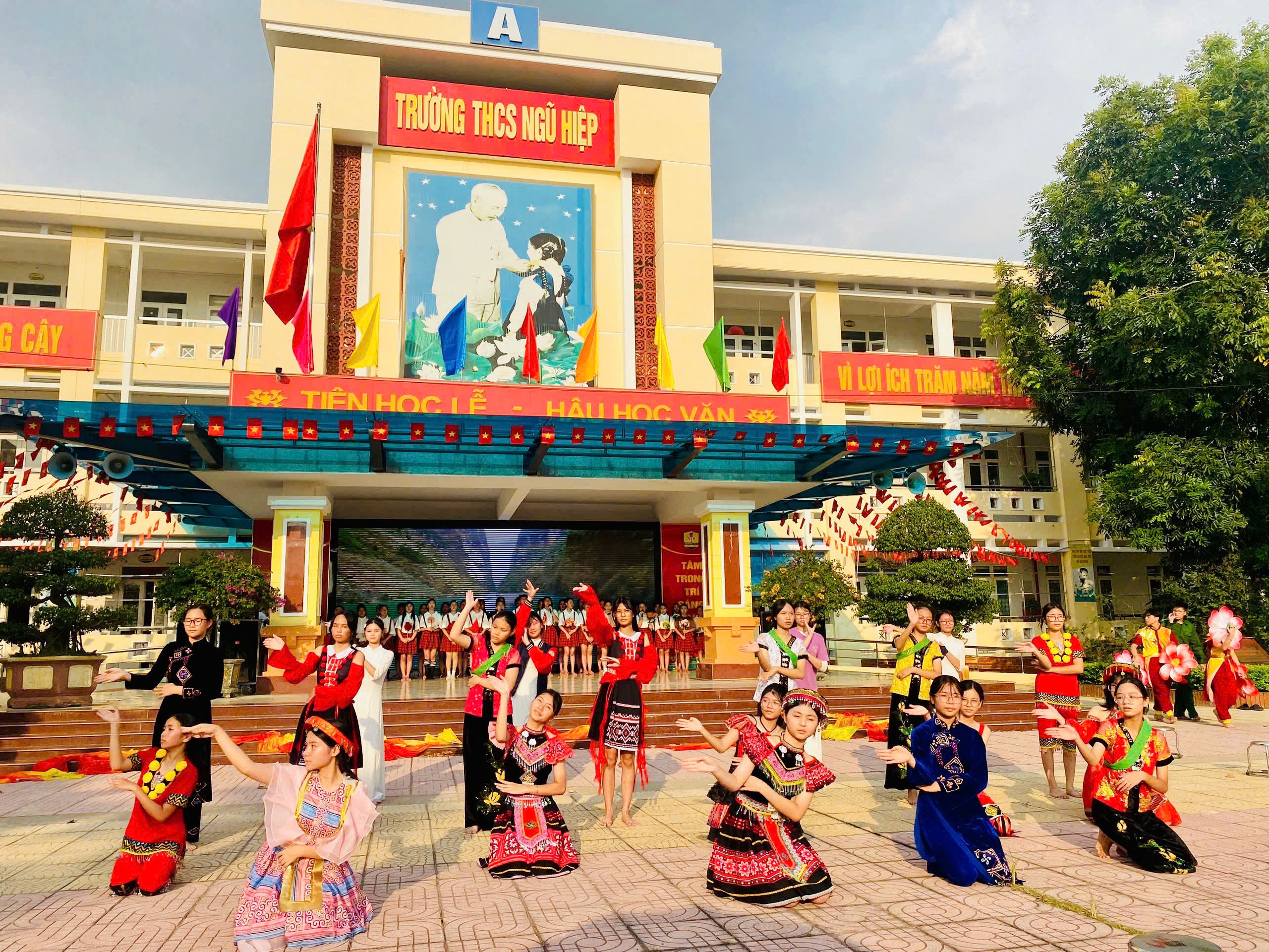 Thiếu nhi xã Nam Phù tích cực tập luyện tham gia Hội thi Thiếu nhi Thủ đô tuyên truyền giới thiệu sách; Múa hát tập thể và Ca khúc măng non năm 2025.