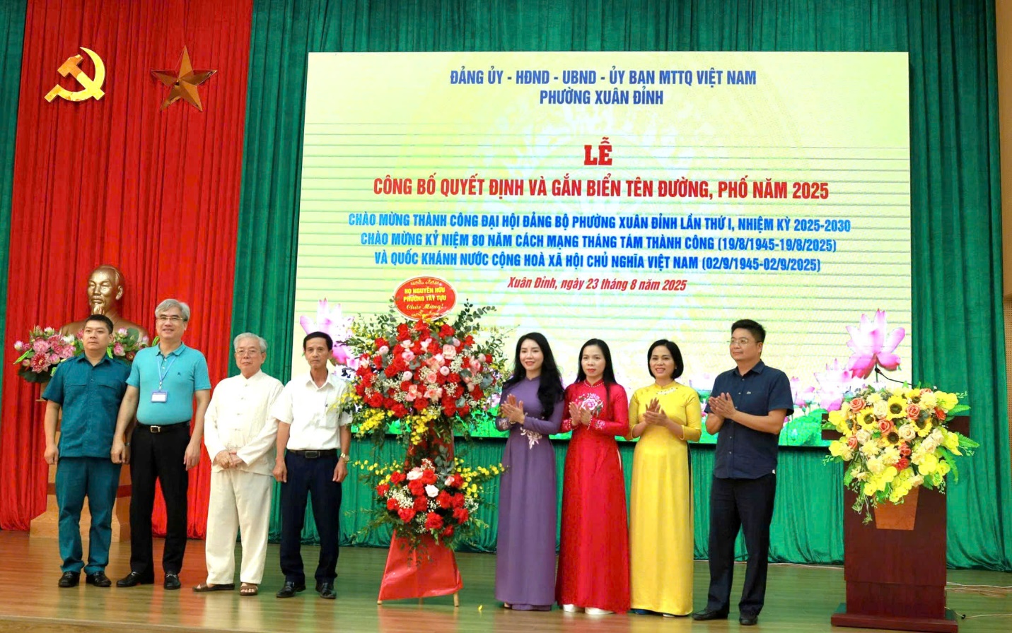 Phường Xuân Đỉnh: gắn biển tên 2 tuyến phố Nguyễn Hữu Liêu và Doãn Khuê- Ảnh 1.