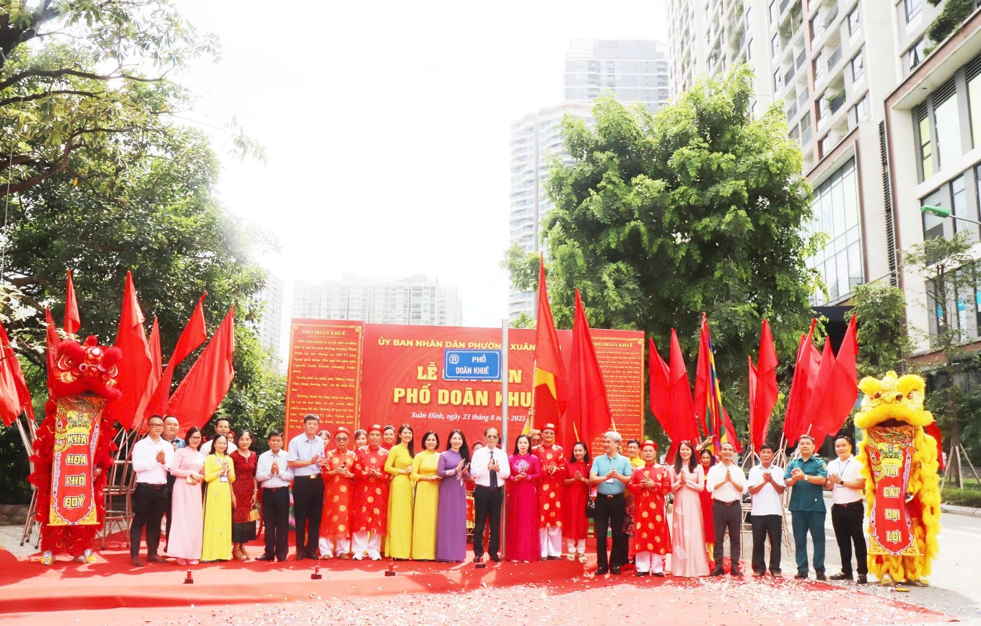 Phường Xuân Đỉnh: gắn biển tên 2 tuyến phố Nguyễn Hữu Liêu và Doãn Khuê- Ảnh 6.