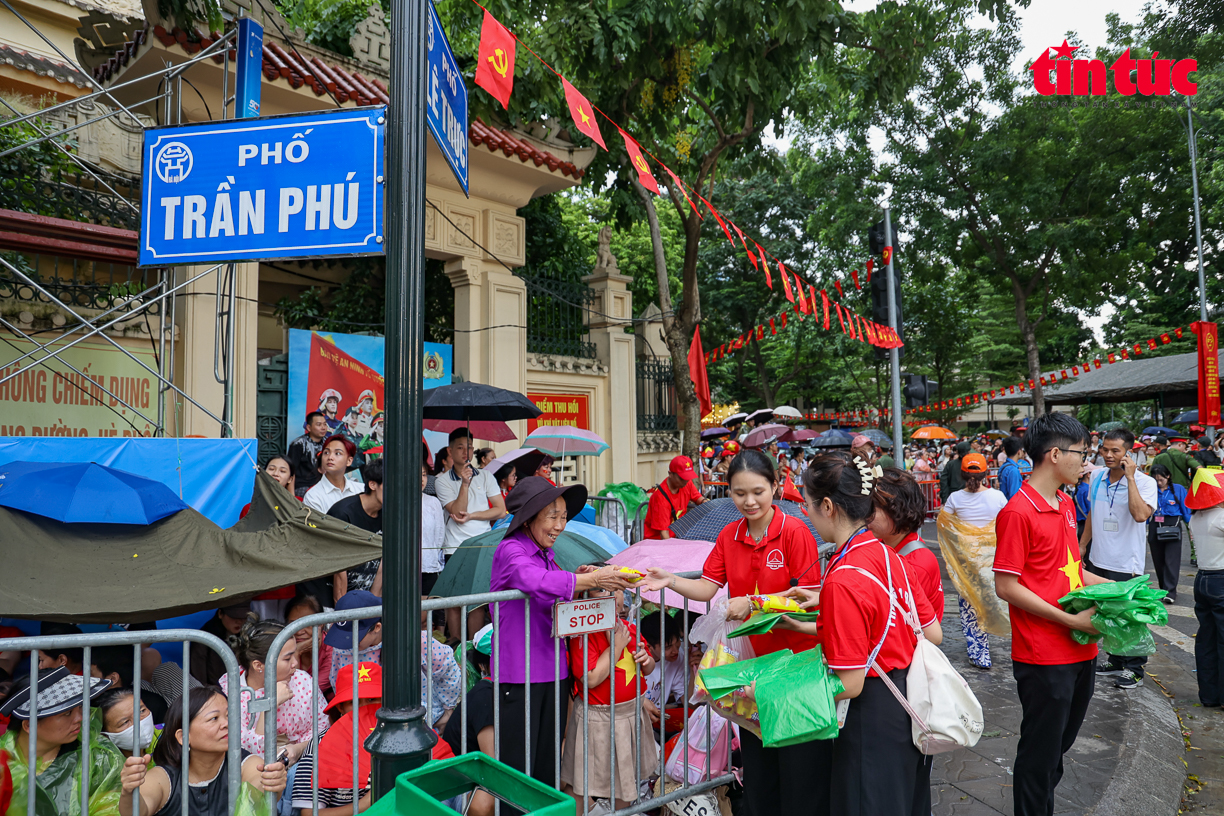 Phường Ba Đình huy động 1.500 người hỗ trợ nhân dân xem tổng hợp luyện A80- Ảnh 4.