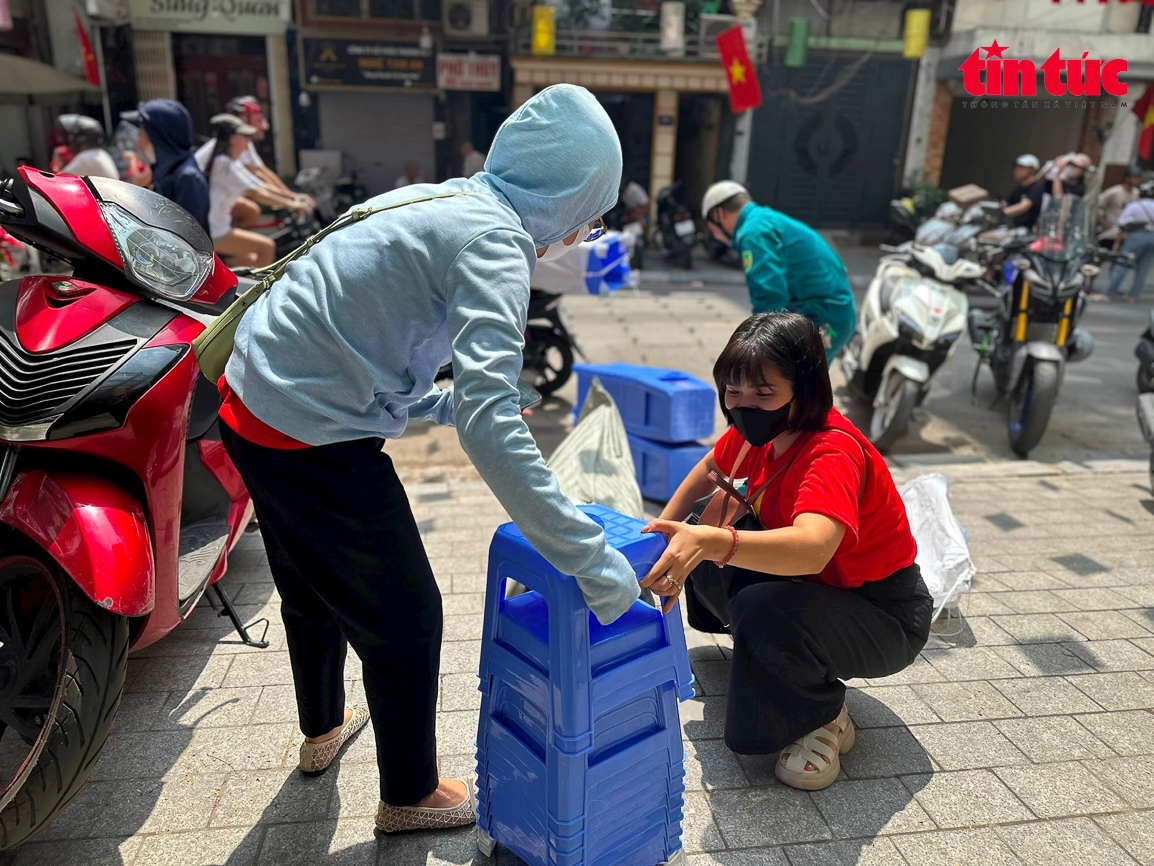 Phường Ba Đình huy động 1.500 người hỗ trợ nhân dân xem tổng hợp luyện A80- Ảnh 7.