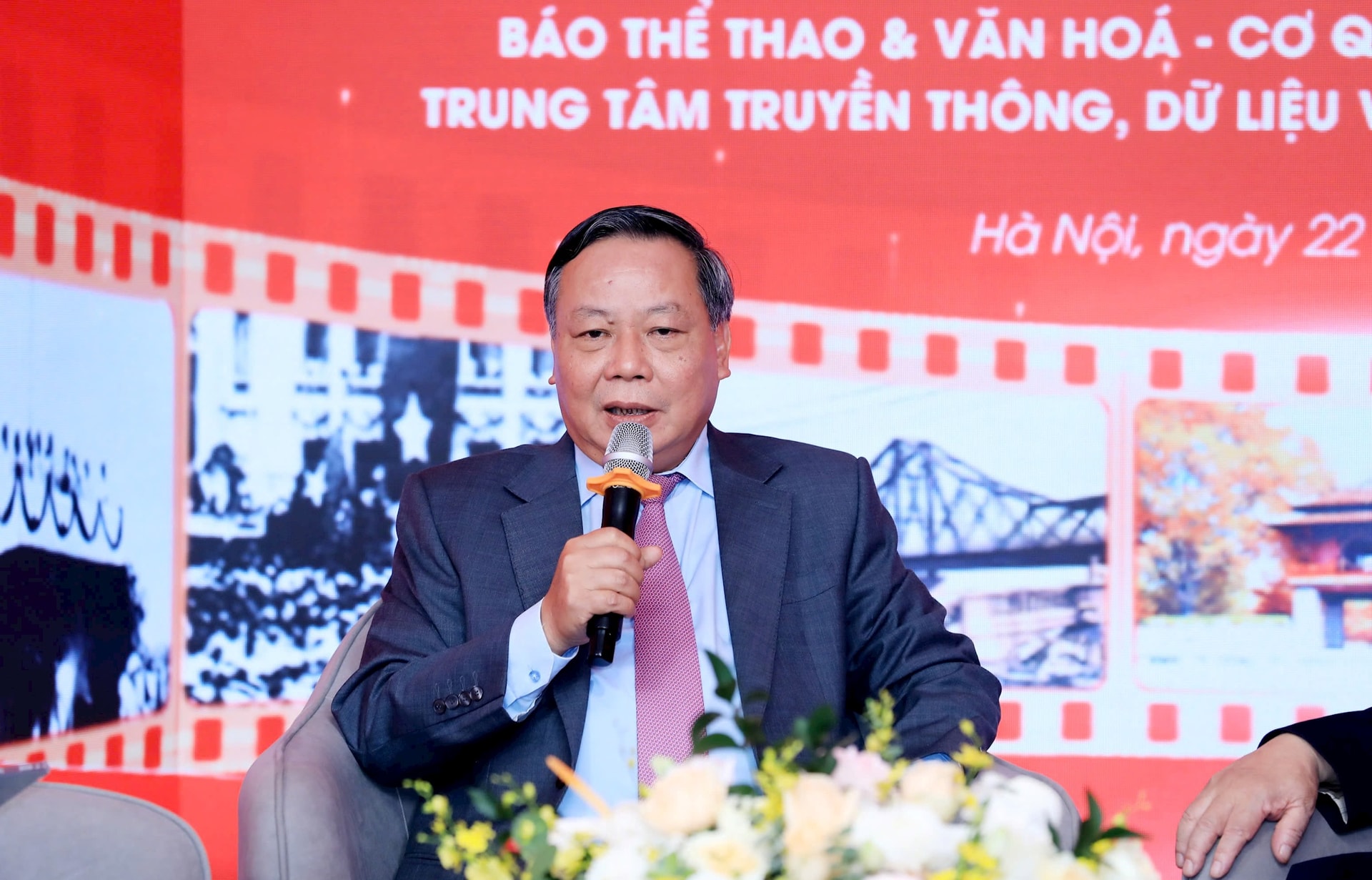 Tọa đàm 