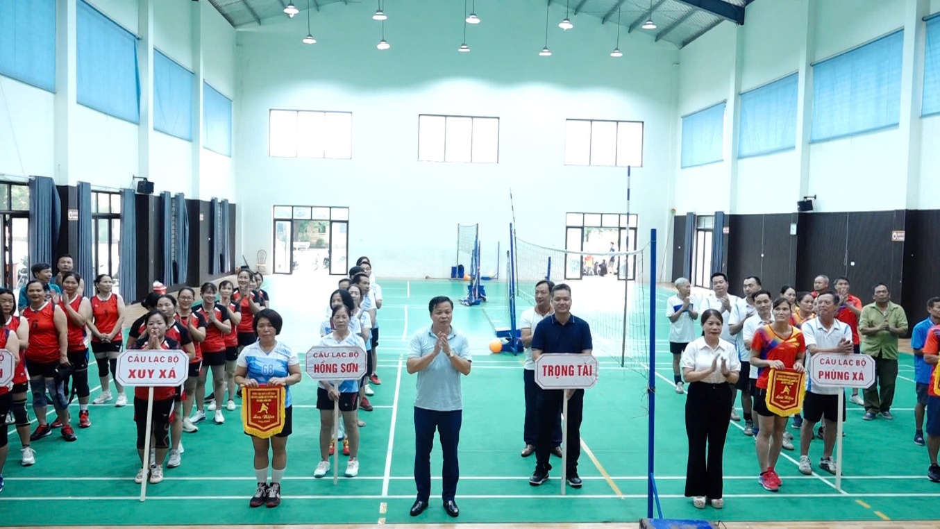 Hồng Sơn tổ chức giải bóng chuyền hơi nam, nữ chào mừng thành công Đại hội Đại biểu Đảng bộ xã và các ngày lễ lớn của đất nước- Ảnh 2.
