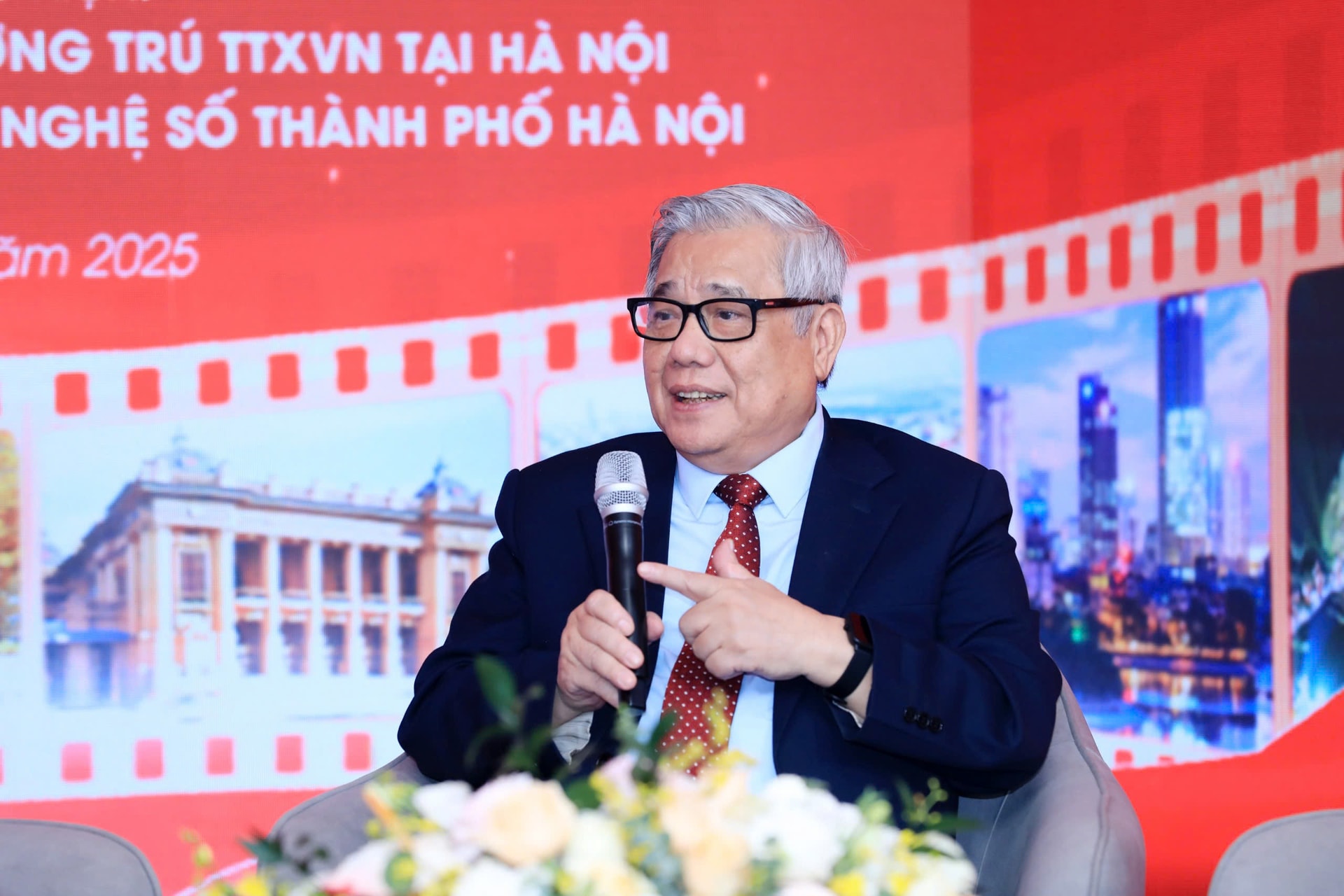 Tọa đàm 