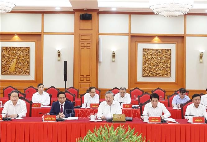 Bộ Chính trị cho ý kiến về dự thảo các văn kiện và phương án nhân sự cấp ủy Đại hội đại biểu Đảng bộ Quân đội- Ảnh 1.