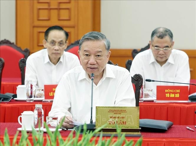 Bộ Chính trị cho ý kiến về dự thảo các văn kiện và phương án nhân sự cấp ủy Đại hội đại biểu Đảng bộ Quân đội- Ảnh 2.