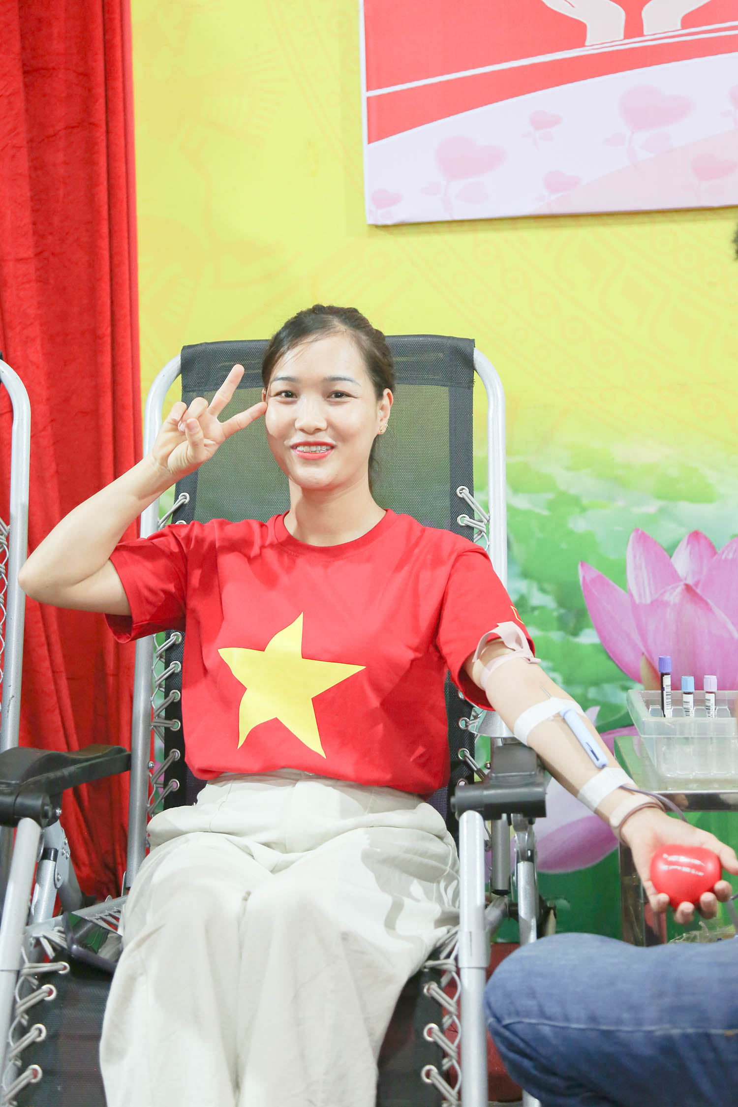 Nhân dân xã Thạch Thất hưởng ứng sôi nổi Ngày hội hiến máu đầu tiên sau sáp nhập- Ảnh 5.