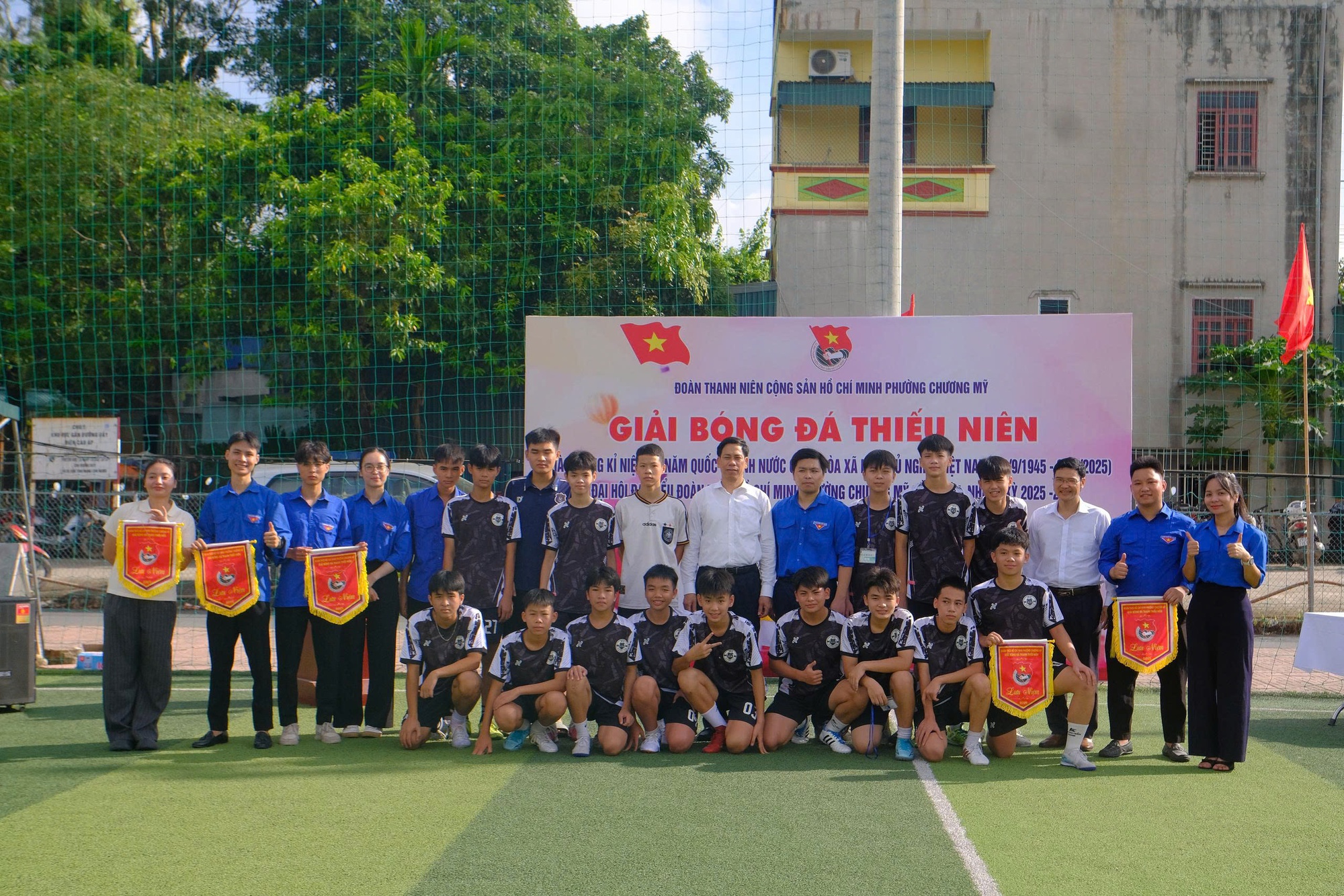 Chương Mỹ khai mạc Giải bóng đá Thiếu niên năm 2025 - Ảnh 1.