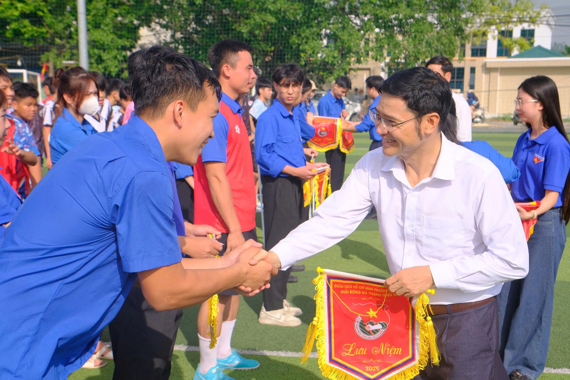 Chương Mỹ khai mạc Giải bóng đá Thiếu niên năm 2025 - Ảnh 3.