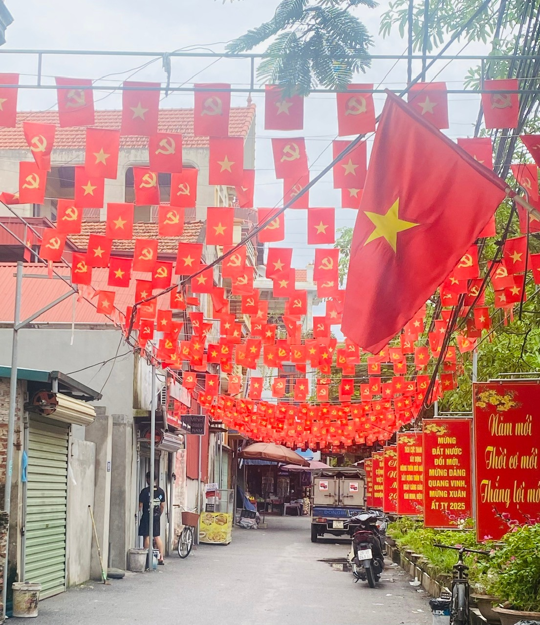 Xã Thường Tín trang hoàng rực rỡ cờ hoa chào mừng kỷ niệm 80 năm Cách mạng Tháng Tám và Quốc khánh Cộng hòa xã hội chủ nghĩa Việt Nam- Ảnh 7.