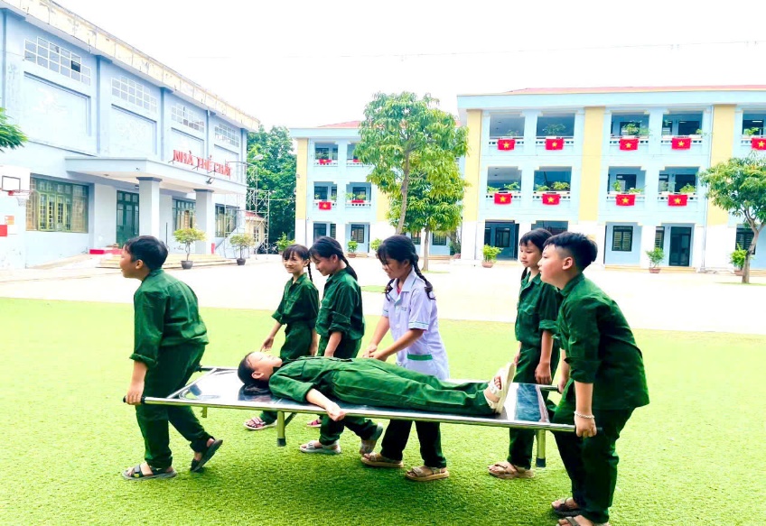 “Tự hào Việt Nam–Vững bước tương lai” Dấu ấn kỷ niệm 80 năm Cách mạng Tháng Tám và Quốc khánh 2/9 tại trường Tiểu học Minh Khai B- Ảnh 4.