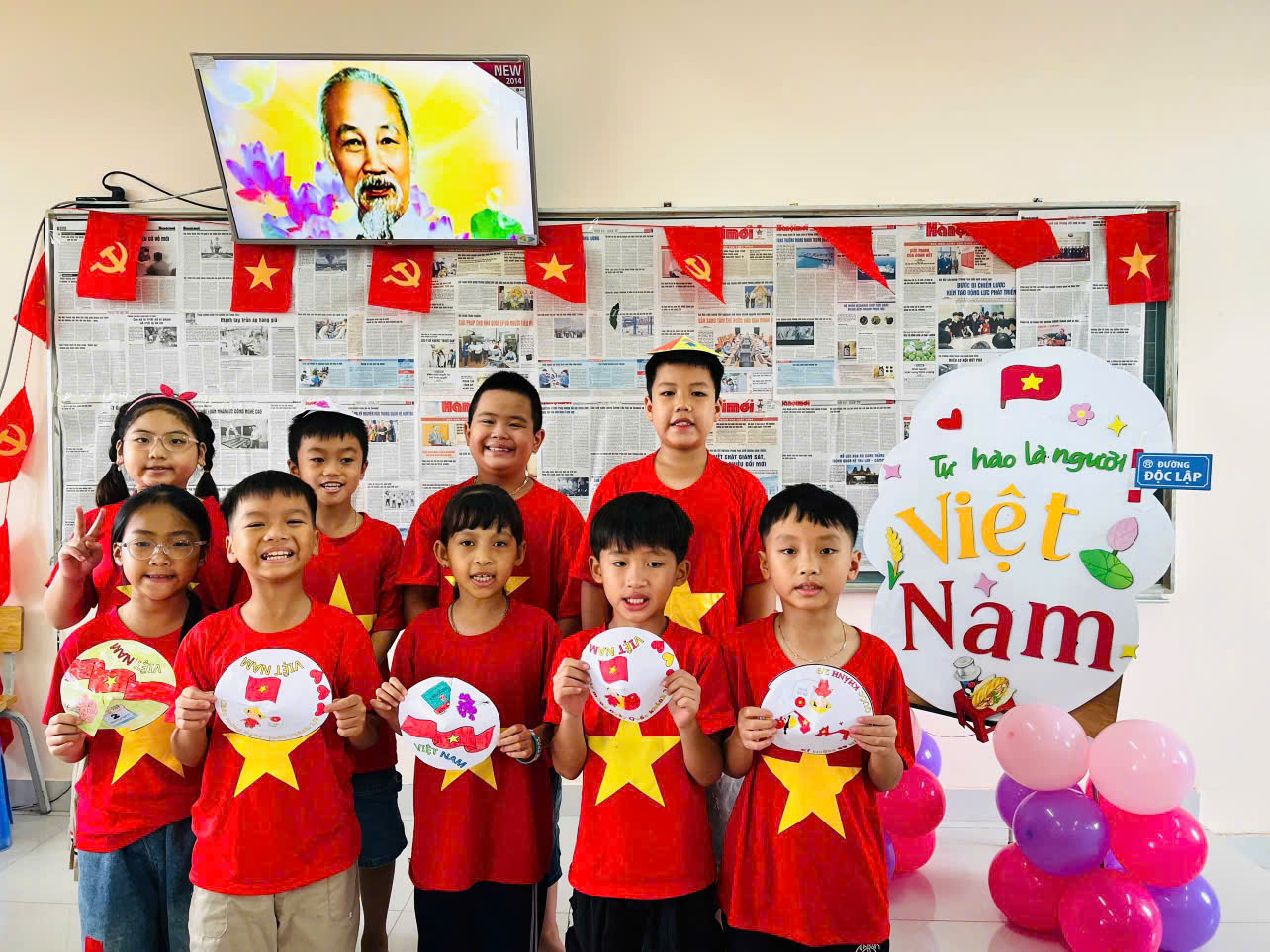 “Tự hào Việt Nam–Vững bước tương lai” Dấu ấn kỷ niệm 80 năm Cách mạng Tháng Tám và Quốc khánh 2/9 tại trường Tiểu học Minh Khai B- Ảnh 5.