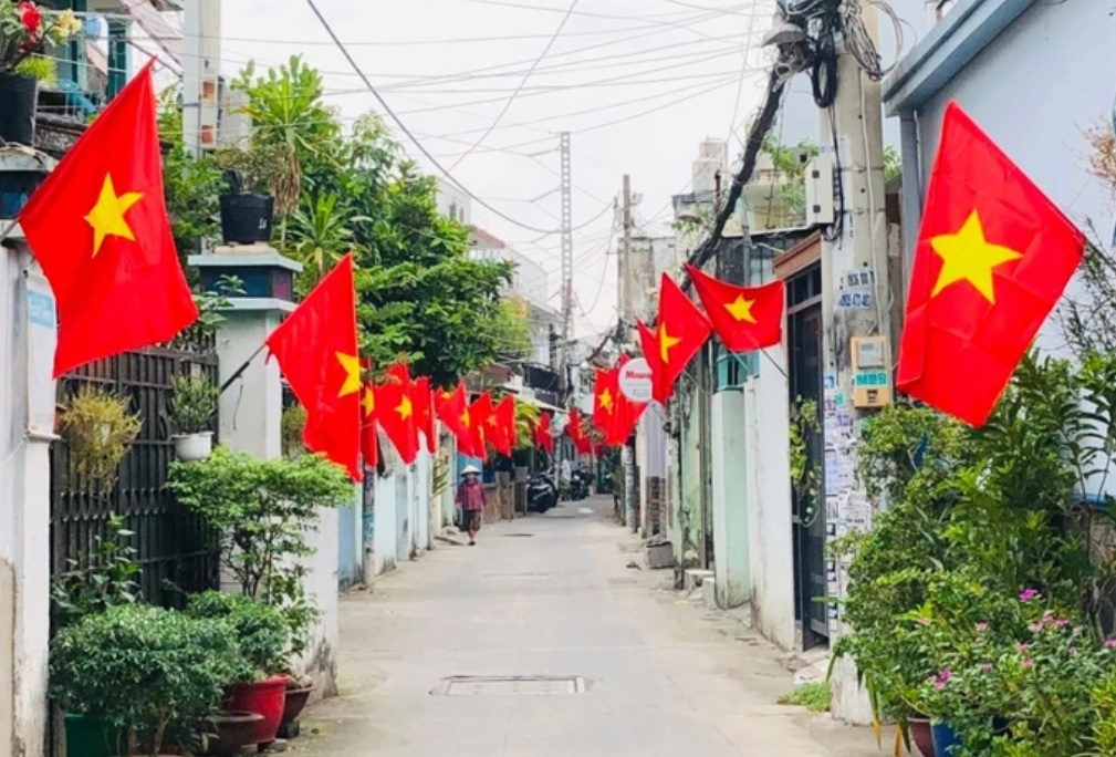 UBND xã Hòa Phú thông báo về việc treo cờ Tổ quốc