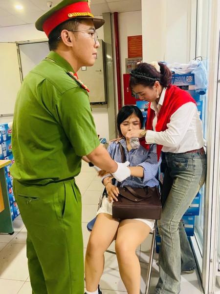 Hình ảnh người chiến sỹ Công an làm nhiệm vụ bảo vệ đêm hợp luyện sự kiện A80- Ảnh 10.