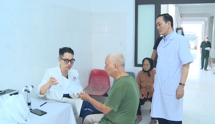 Trạm Y tế xã Phúc Lộc đồng hành cùng người dân trong công tác khám, chữa bệnh- Ảnh 4.