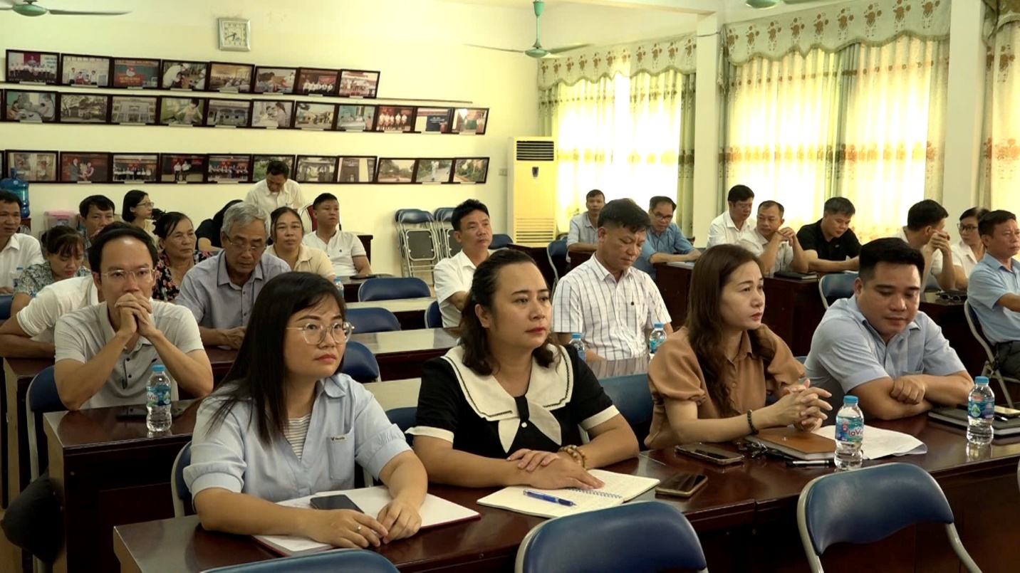 Sáng ngày 20/8/2025, Trạm Y tế xã Mỹ Đức đã tổ chức buổi tập huấn về xây dựng môi trường không khói thuốc cho các thành viên Ban chỉ đạo Chăm sóc Sức khỏe nhân dân và các trưởng điểm y tế trên địa bàn xã.- Ảnh 3.