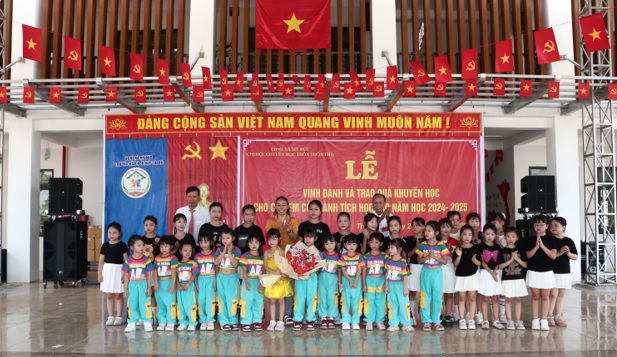 Thôn Thọ, xã Mỹ Đức tổ chức lễ vinh danh và trao quà khuyến học năm học 2024-2025- Ảnh 1.