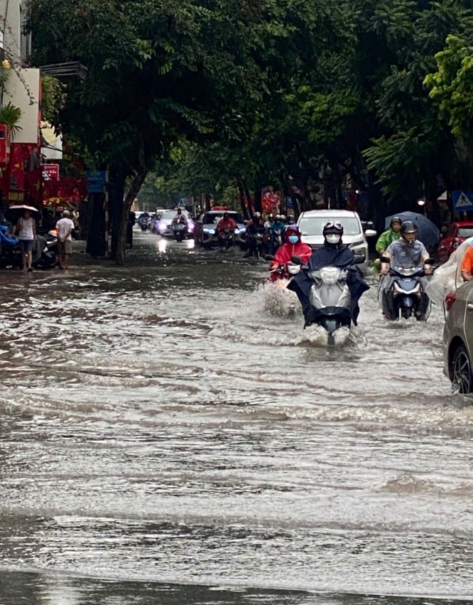 Phường Bồ Đề: Chủ động ứng phó với cơn bão số 5- Ảnh 2.
