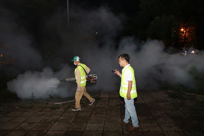 Trung tâm Kiểm soát bệnh tật thành phố Hà Nội: Chỉ đạo sát sao, chủ động triển khai đồng bộ các biện pháp phòng dịch bảo vệ sức khỏe cộng đồng trong dịp Lễ kỷ niệm 80 năm Cách mạng Tháng Tám thành công và Quốc khánh 2/9- Ảnh 1.