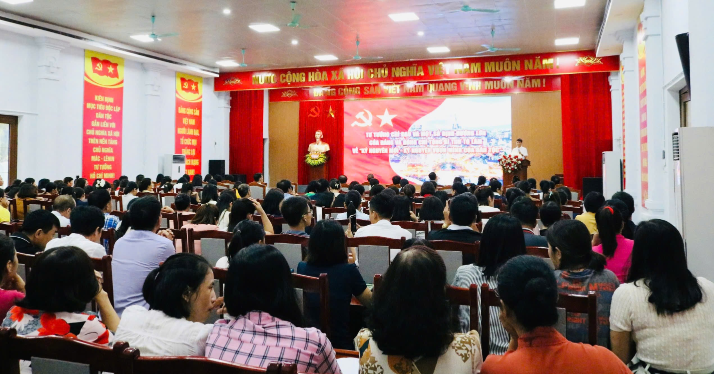 Mê Linh: Gần 300 cán bộ quản lý giáo dục, giáo viên, nhân viên các nhà trường tham gia học tập chính trị hè năm 2025- Ảnh 2.