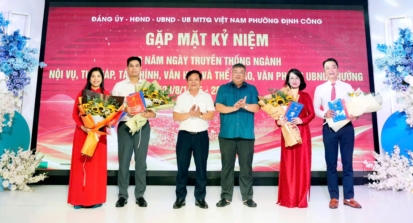 PHƯỜNG ĐỊNH CÔNG TỔ CHỨC GẶP MẶT KỶ NIỆM 80 NĂM NGÀY TRUYỀN THỐNG NGÀNH NỘI VỤ, TƯ PHÁP, TÀI CHÍNH,VĂN HÓA VÀ THỂ THAO, VĂN PHÒNG UBND PHƯỜNG (28/8/1945 - 28/8/2025)- Ảnh 1.